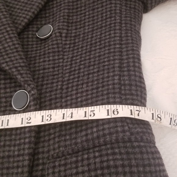 Club Monaco Coat. Size Medium - Picture 10 of 16